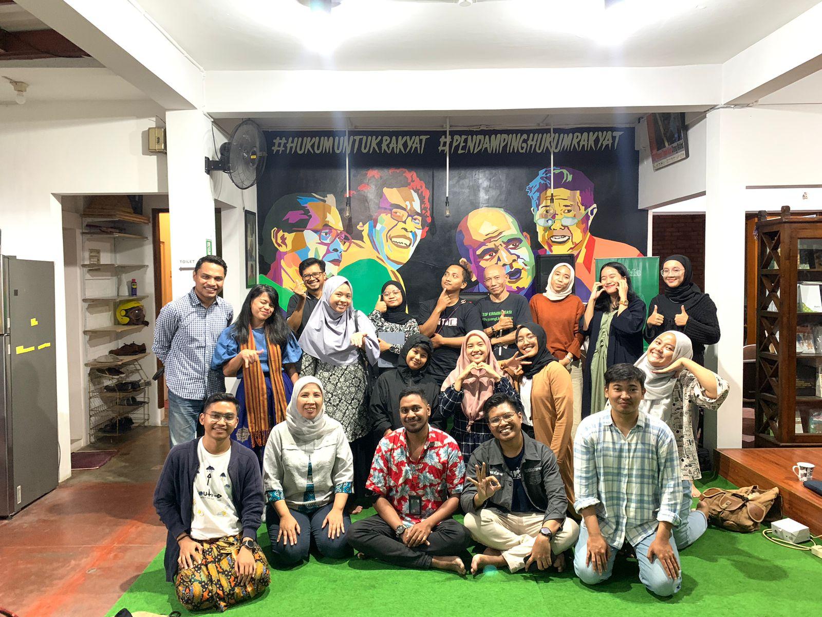 Memaknai dan Mengadaptasi Nilai-Nilai Masyarakat Hukum Adat